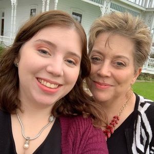 Meet your Posher, Jocelyn and Alisa